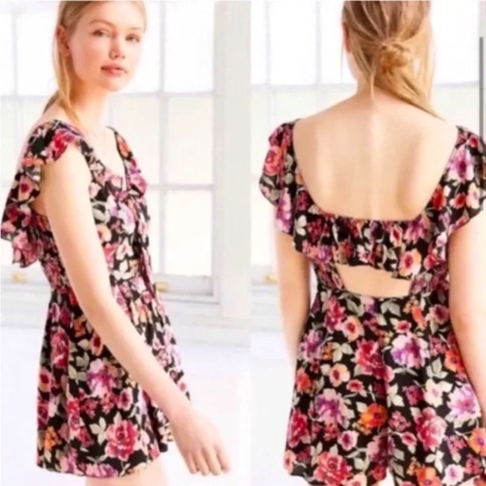 Urban Outfitters/Kimchi Blue Floral Ruffled Romper - Size 0 in Black/Pink/Multi